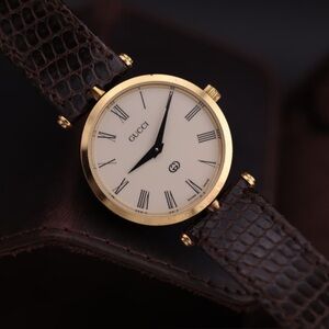 Vintage 1990s Gucci Sherry Line 2000M Dress Watch 
Swiss-Made